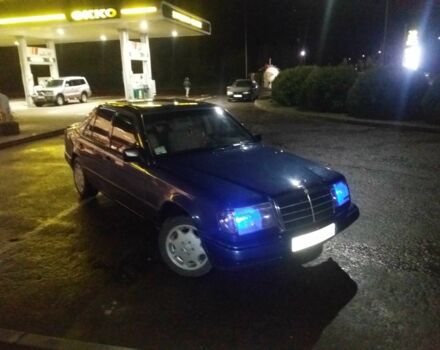 Синий Мерседес В124, объемом двигателя 2 л и пробегом 355 тыс. км за 3100 $, фото 7 на Automoto.ua