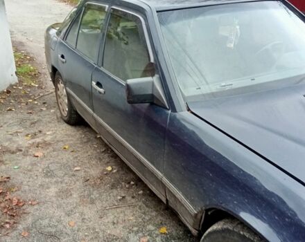 Синий Мерседес В124, объемом двигателя 2.3 л и пробегом 9 тыс. км за 1700 $, фото 1 на Automoto.ua