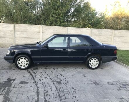 Синій Мерседес В124, об'ємом двигуна 2 л та пробігом 540 тис. км за 1700 $, фото 3 на Automoto.ua