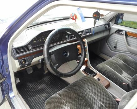 Синий Мерседес В124, объемом двигателя 2 л и пробегом 355 тыс. км за 3100 $, фото 6 на Automoto.ua