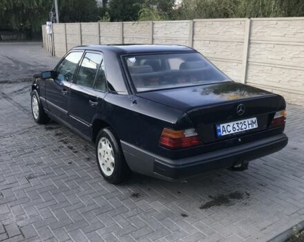 Синій Мерседес В124, об'ємом двигуна 2 л та пробігом 540 тис. км за 1700 $, фото 4 на Automoto.ua