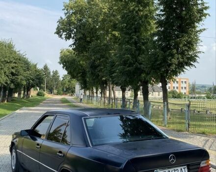 Синий Мерседес В124, объемом двигателя 2.3 л и пробегом 465 тыс. км за 1300 $, фото 4 на Automoto.ua