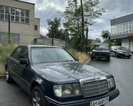 Синий Мерседес В124, объемом двигателя 2.6 л и пробегом 333 тыс. км за 1700 $, фото 1 на Automoto.ua