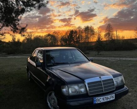 Синий Мерседес В124, объемом двигателя 2 л и пробегом 100 тыс. км за 1450 $, фото 1 на Automoto.ua