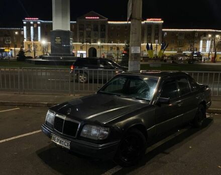 Синий Мерседес В124, объемом двигателя 2 л и пробегом 220 тыс. км за 1700 $, фото 4 на Automoto.ua