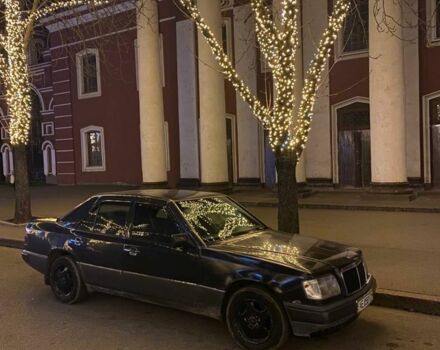 Синий Мерседес В124, объемом двигателя 2 л и пробегом 220 тыс. км за 1700 $, фото 1 на Automoto.ua