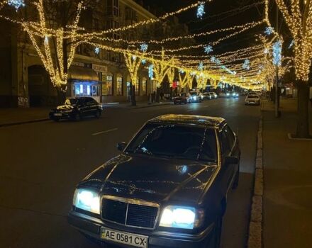 Синий Мерседес В124, объемом двигателя 2 л и пробегом 220 тыс. км за 1700 $, фото 3 на Automoto.ua