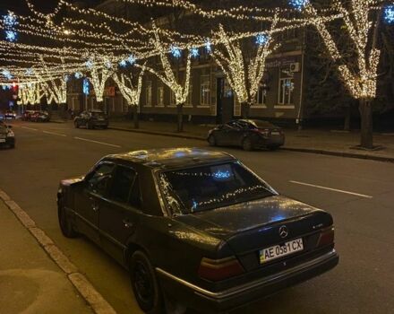 Синий Мерседес В124, объемом двигателя 2 л и пробегом 220 тыс. км за 1700 $, фото 2 на Automoto.ua