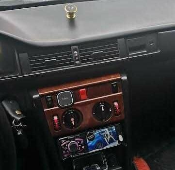 Синий Мерседес В124, объемом двигателя 2 л и пробегом 406 тыс. км за 3526 $, фото 4 на Automoto.ua