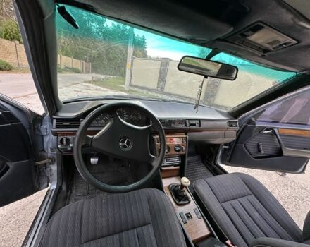 Синій Мерседес В124, об'ємом двигуна 2.3 л та пробігом 246 тис. км за 3600 $, фото 7 на Automoto.ua