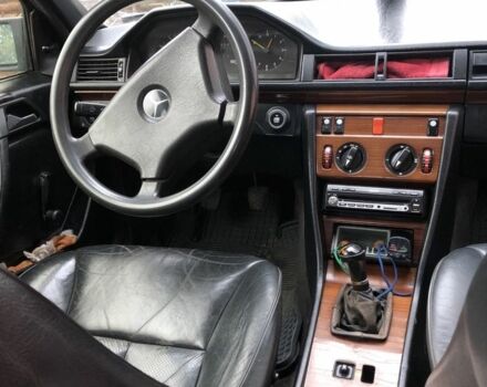 Синій Мерседес В124, об'ємом двигуна 2 л та пробігом 500 тис. км за 3000 $, фото 6 на Automoto.ua