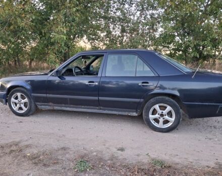 Синий Мерседес В124, объемом двигателя 2 л и пробегом 300 тыс. км за 1499 $, фото 7 на Automoto.ua