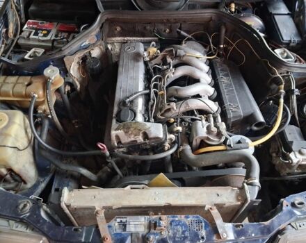 Синий Мерседес В124, объемом двигателя 2 л и пробегом 300 тыс. км за 1499 $, фото 6 на Automoto.ua