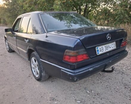 Синий Мерседес В124, объемом двигателя 2 л и пробегом 300 тыс. км за 1499 $, фото 3 на Automoto.ua