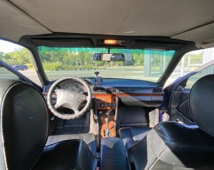 Синій Мерседес В124, об'ємом двигуна 2 л та пробігом 350 тис. км за 3300 $, фото 5 на Automoto.ua