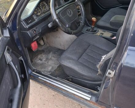 Синий Мерседес В124, объемом двигателя 2 л и пробегом 300 тыс. км за 1499 $, фото 4 на Automoto.ua