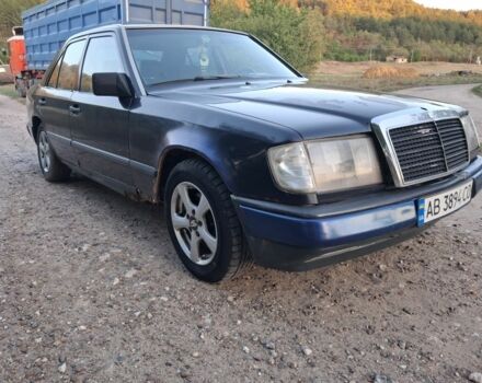 Синий Мерседес В124, объемом двигателя 2 л и пробегом 300 тыс. км за 1499 $, фото 1 на Automoto.ua
