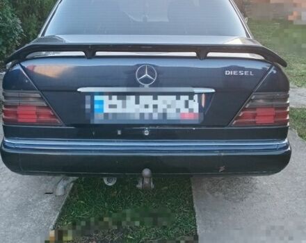 Синій Мерседес В124, об'ємом двигуна 2 л та пробігом 279 тис. км за 2200 $, фото 2 на Automoto.ua