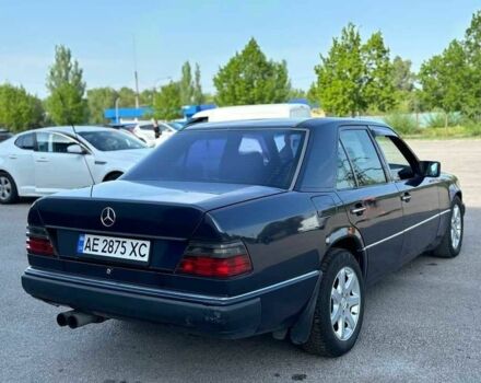 Синій Мерседес В124, об'ємом двигуна 2 л та пробігом 350 тис. км за 2500 $, фото 1 на Automoto.ua