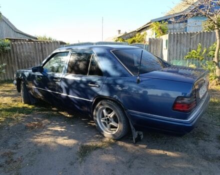 Синій Мерседес В124, об'ємом двигуна 2.3 л та пробігом 400 тис. км за 2800 $, фото 4 на Automoto.ua