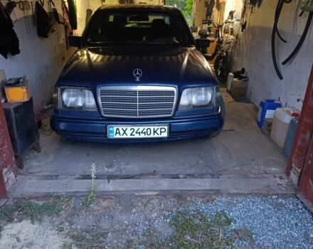 Синій Мерседес В124, об'ємом двигуна 2.3 л та пробігом 400 тис. км за 2800 $, фото 1 на Automoto.ua