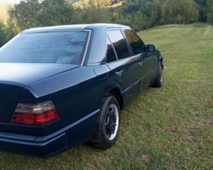 Синий Мерседес В124, объемом двигателя 3 л и пробегом 240 тыс. км за 1500 $, фото 4 на Automoto.ua