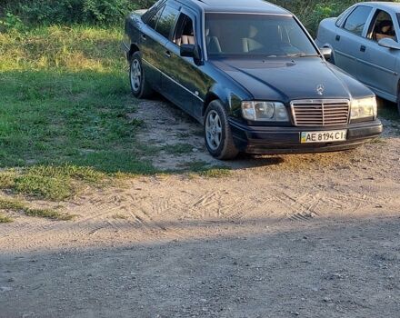 Синий Мерседес В124, объемом двигателя 2.2 л и пробегом 3 тыс. км за 1500 $, фото 4 на Automoto.ua