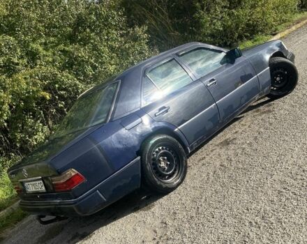 Синий Мерседес В124, объемом двигателя 2.5 л и пробегом 495 тыс. км за 1800 $, фото 2 на Automoto.ua