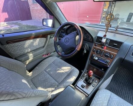 Синій Мерседес В124, об'ємом двигуна 1.8 л та пробігом 370 тис. км за 3300 $, фото 4 на Automoto.ua
