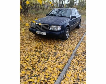 Синий Мерседес В124, объемом двигателя 2.2 л и пробегом 3 тыс. км за 1500 $, фото 2 на Automoto.ua