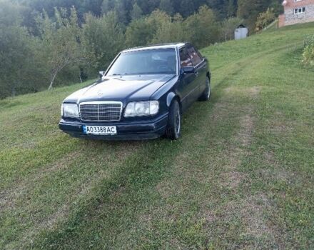 Синий Мерседес В124, объемом двигателя 3 л и пробегом 240 тыс. км за 1500 $, фото 1 на Automoto.ua