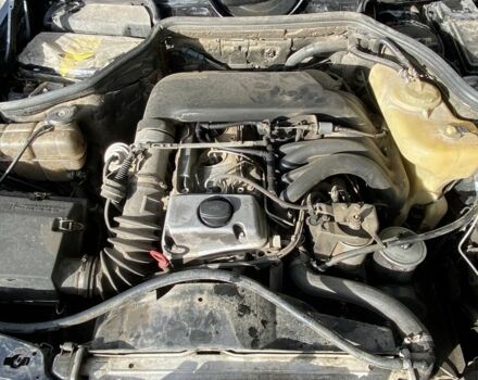 Синий Мерседес В124, объемом двигателя 2.5 л и пробегом 495 тыс. км за 1800 $, фото 6 на Automoto.ua