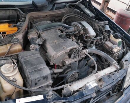 Синий Мерседес В124, объемом двигателя 2.2 л и пробегом 3 тыс. км за 1500 $, фото 6 на Automoto.ua