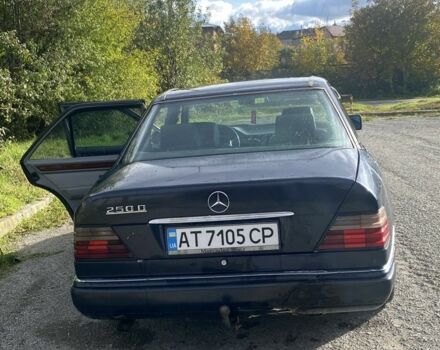 Синий Мерседес В124, объемом двигателя 2.5 л и пробегом 495 тыс. км за 1800 $, фото 3 на Automoto.ua