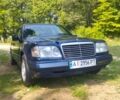 Синий Мерседес В124, объемом двигателя 2.2 л и пробегом 358 тыс. км за 2356 $, фото 1 на Automoto.ua