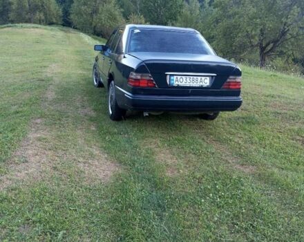 Синий Мерседес В124, объемом двигателя 3 л и пробегом 240 тыс. км за 1500 $, фото 2 на Automoto.ua