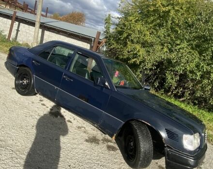 Синий Мерседес В124, объемом двигателя 2.5 л и пробегом 495 тыс. км за 1800 $, фото 1 на Automoto.ua