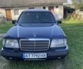 Синий Мерседес В124, объемом двигателя 2.5 л и пробегом 422 тыс. км за 3800 $, фото 1 на Automoto.ua