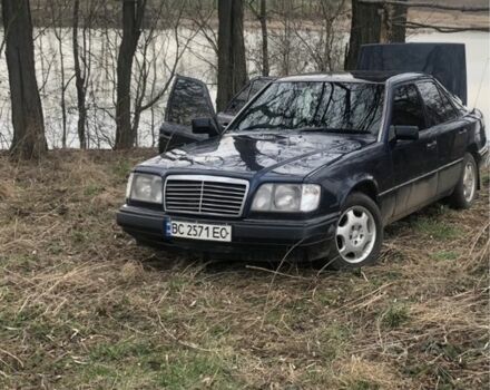 Синий Мерседес В124, объемом двигателя 2.2 л и пробегом 3 тыс. км за 1073 $, фото 3 на Automoto.ua