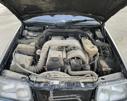 Синий Мерседес В124, объемом двигателя 3 л и пробегом 400 тыс. км за 1600 $, фото 4 на Automoto.ua