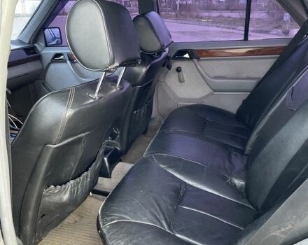 Синий Мерседес В124, объемом двигателя 3 л и пробегом 400 тыс. км за 1600 $, фото 6 на Automoto.ua