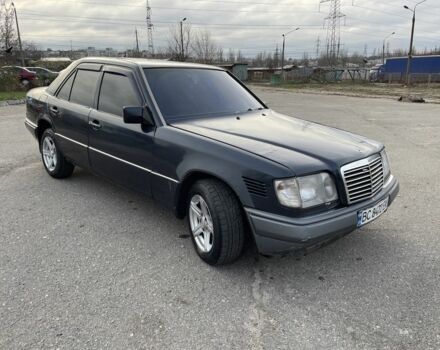 Синий Мерседес В124, объемом двигателя 3 л и пробегом 400 тыс. км за 1600 $, фото 1 на Automoto.ua