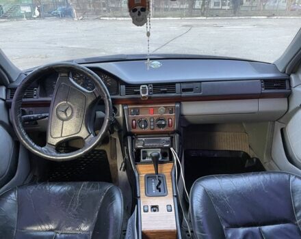 Синий Мерседес В124, объемом двигателя 3 л и пробегом 400 тыс. км за 1600 $, фото 5 на Automoto.ua