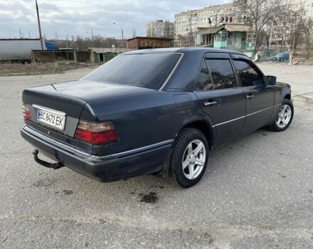 Синий Мерседес В124, объемом двигателя 3 л и пробегом 400 тыс. км за 1600 $, фото 2 на Automoto.ua