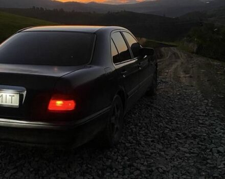 Синий Мерседес В124, объемом двигателя 2 л и пробегом 300 тыс. км за 2300 $, фото 3 на Automoto.ua