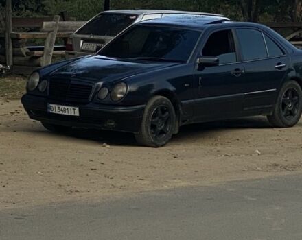 Синий Мерседес В124, объемом двигателя 2 л и пробегом 300 тыс. км за 2300 $, фото 1 на Automoto.ua