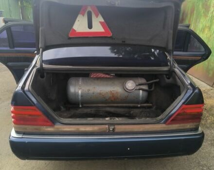 Синий Мерседес В124, объемом двигателя 4.2 л и пробегом 1000 тыс. км за 3000 $, фото 7 на Automoto.ua