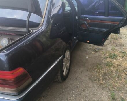 Синий Мерседес В124, объемом двигателя 4.2 л и пробегом 1000 тыс. км за 3000 $, фото 6 на Automoto.ua