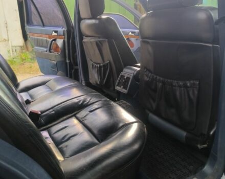 Синий Мерседес В124, объемом двигателя 4.2 л и пробегом 1000 тыс. км за 3000 $, фото 5 на Automoto.ua