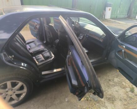 Синий Мерседес В124, объемом двигателя 4.2 л и пробегом 1000 тыс. км за 3000 $, фото 1 на Automoto.ua